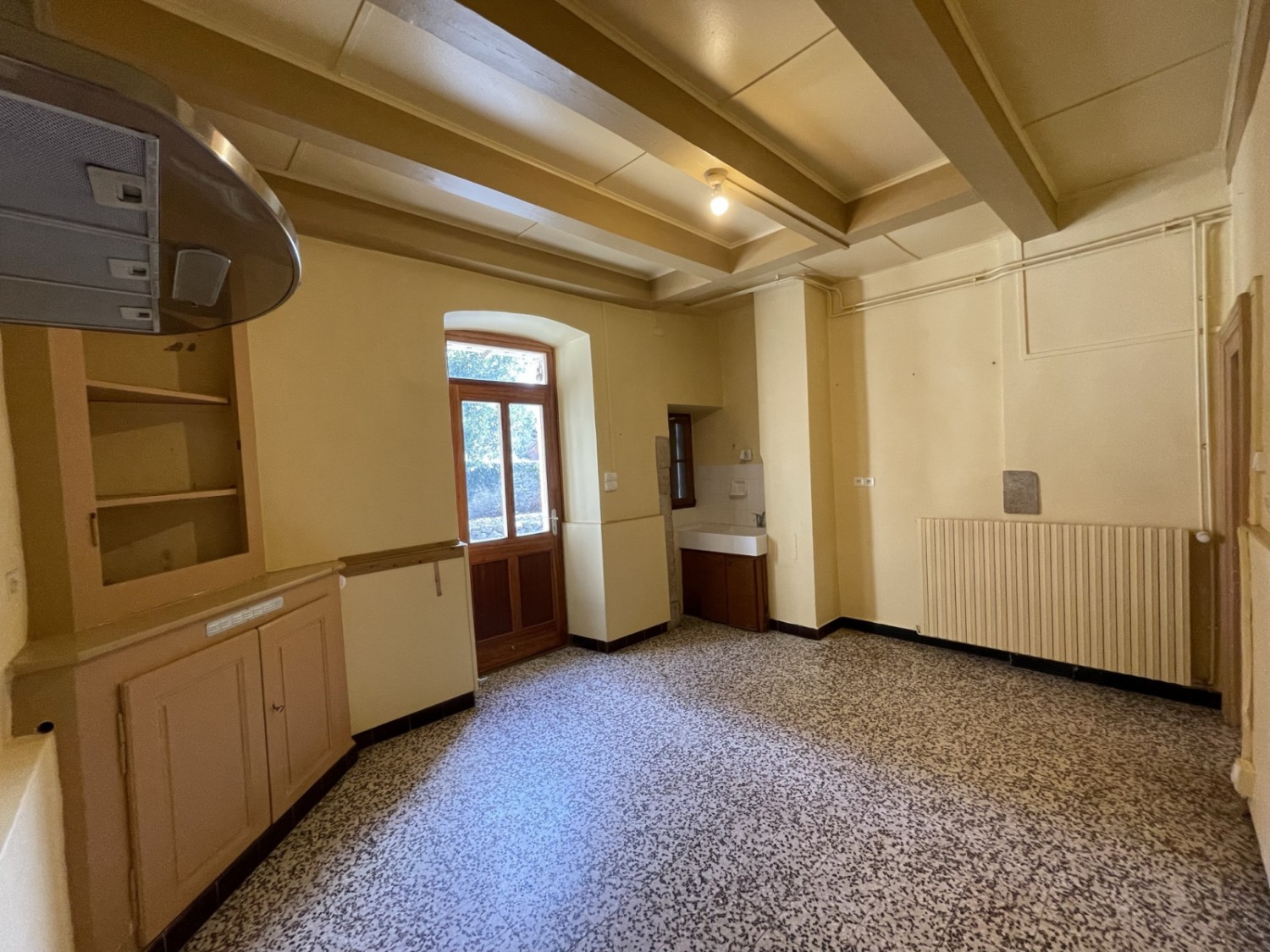 Maison en pierre de 170m² avec cour de 470m² dépendance de 44m² - Champagne-en-Valromey