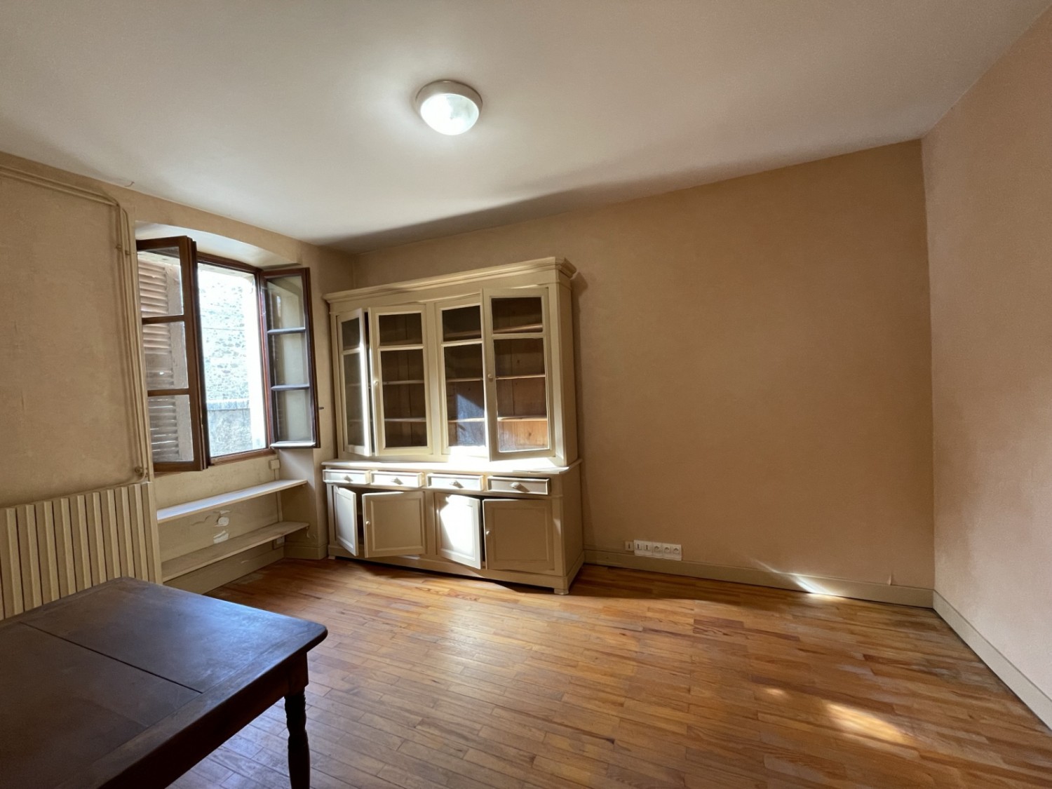 Maison en pierre de 170m² avec cour de 470m² dépendance de 44m² - Champagne-en-Valromey