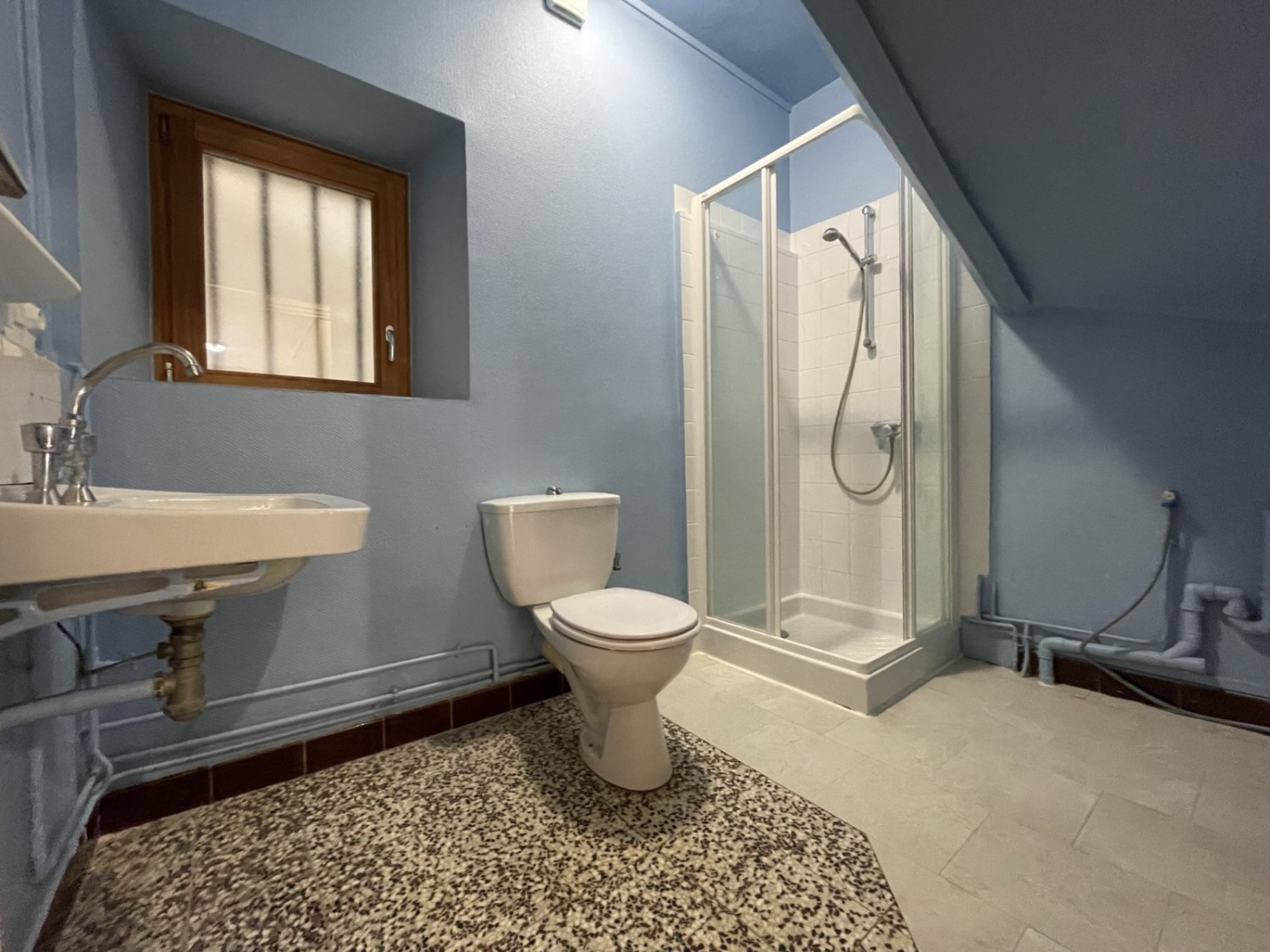 Maison en pierre de 170m² avec cour de 470m² dépendance de 44m² - Champagne-en-Valromey