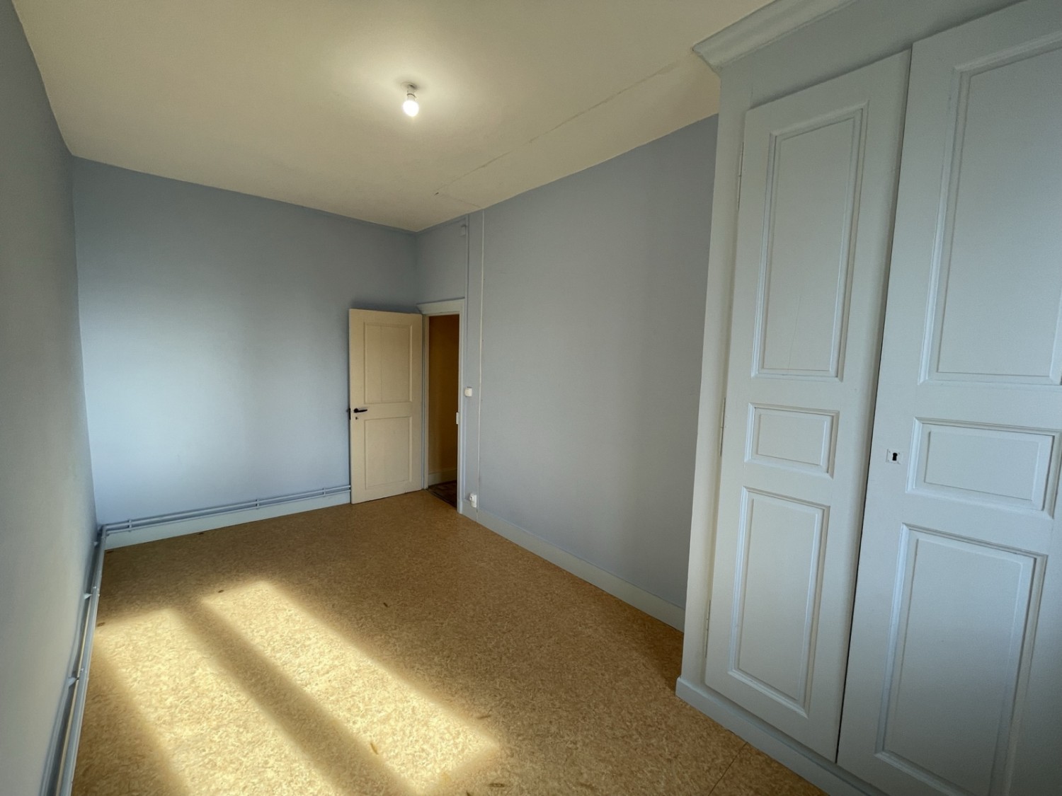 Maison en pierre de 170m² avec cour de 470m² dépendance de 44m² - Champagne-en-Valromey