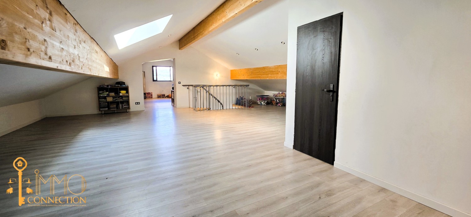 Villa - 215 m² - 5 pièces - Corbonod