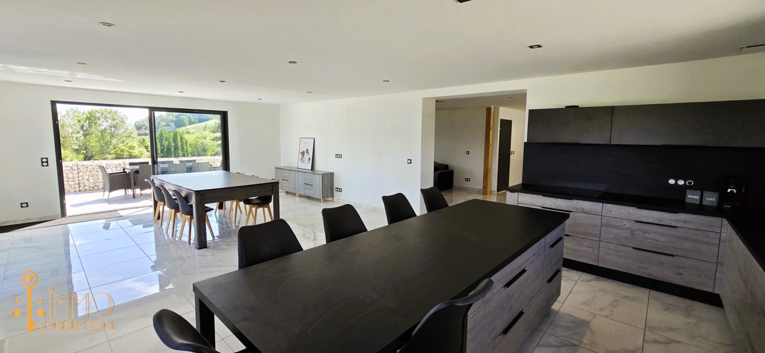 Villa - 215 m² - 5 pièces - Corbonod