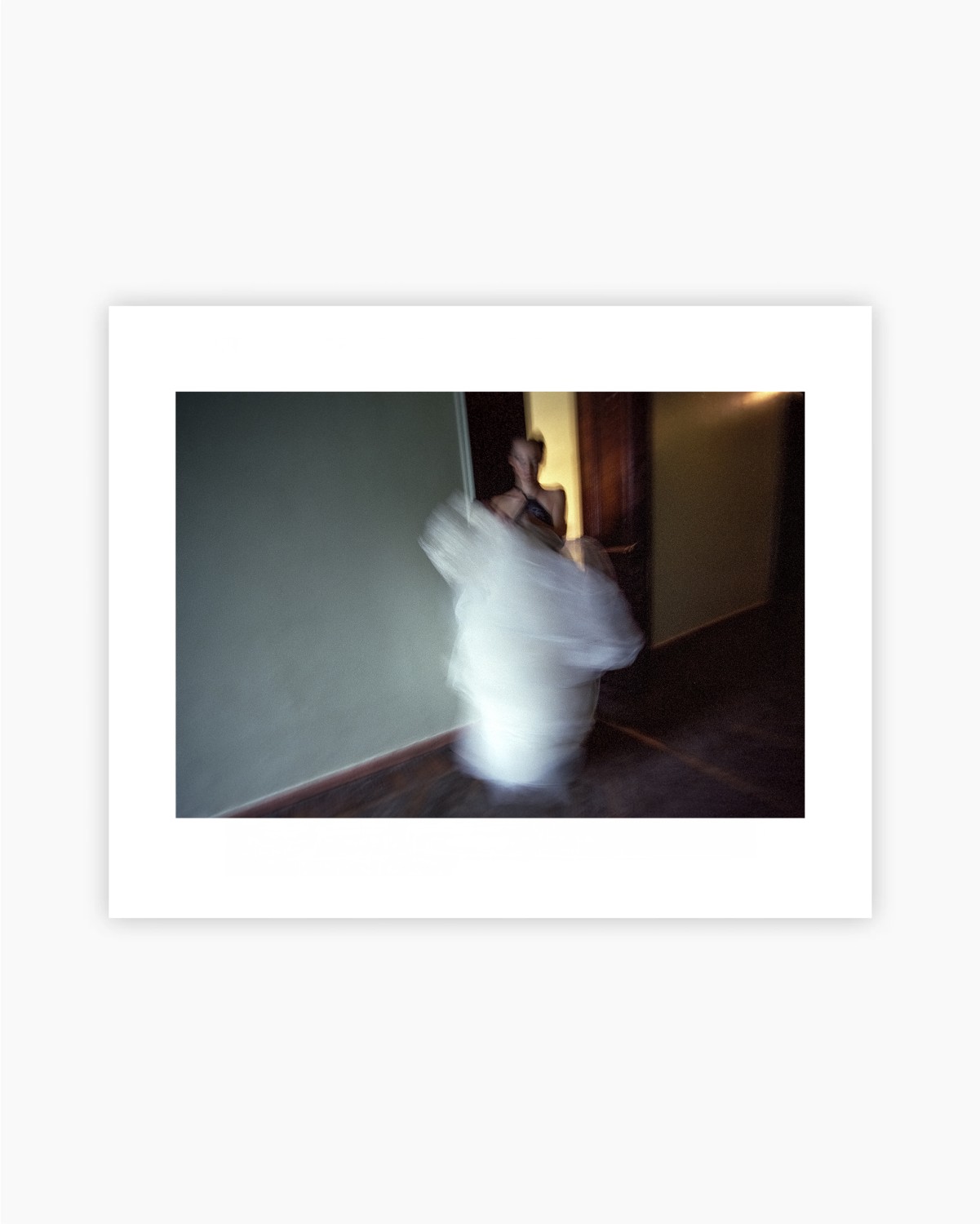 UNE FILLE NUAGE - TIRAGE PHOTO 30 x 40 — visuel 2