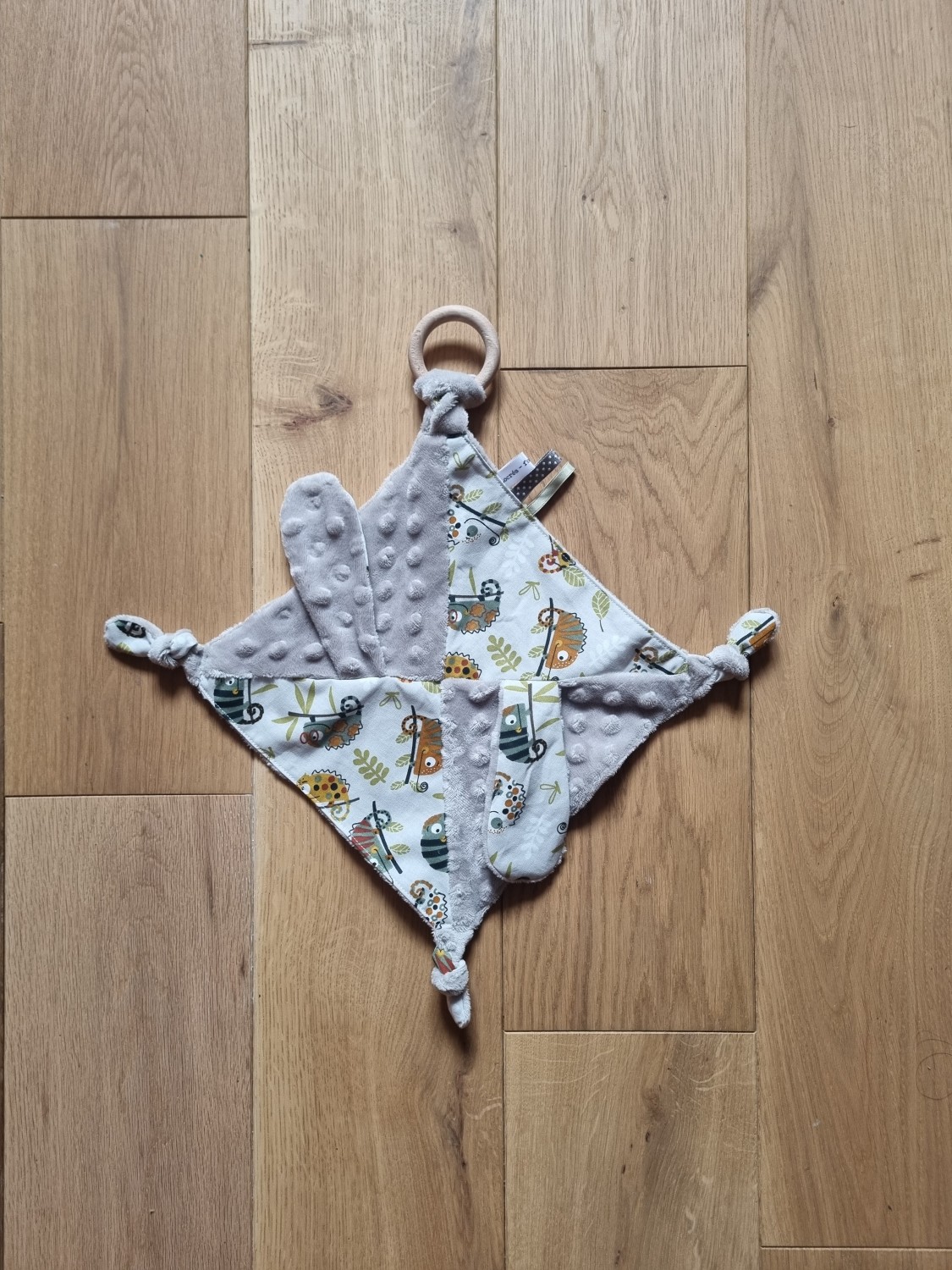 doudou lapin gris