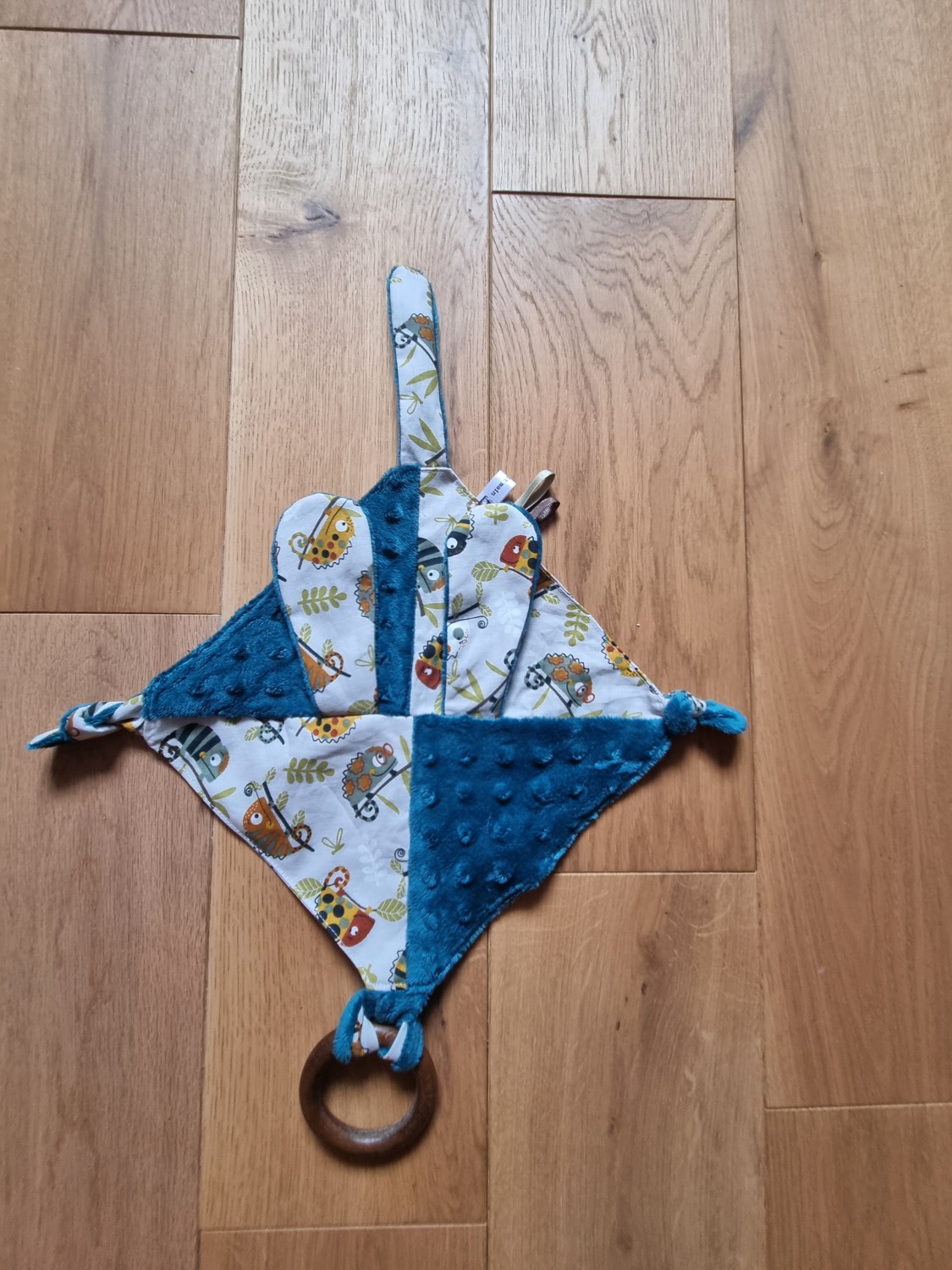 doudou lapin bleu