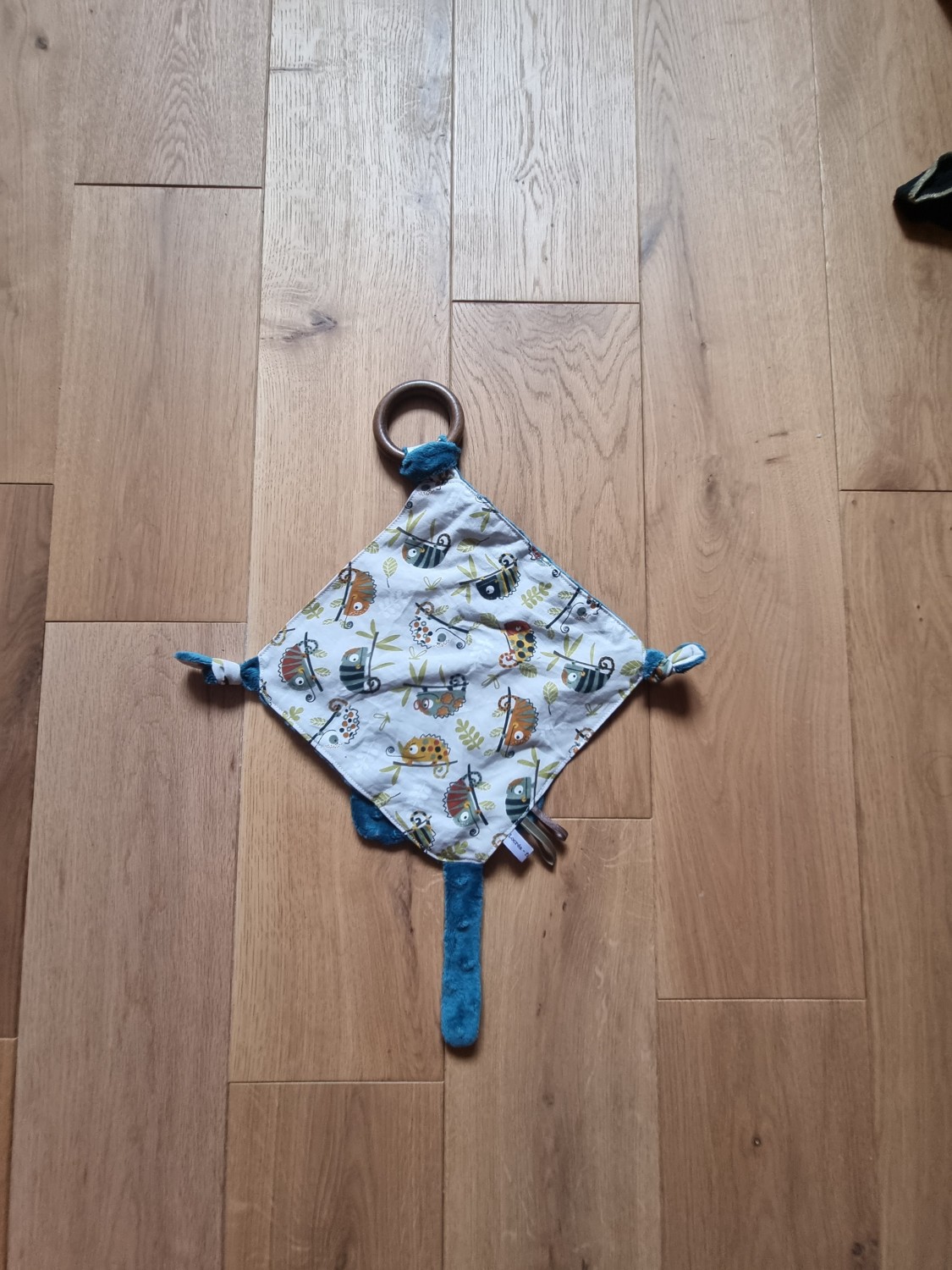 doudou lapin bleu  — visuel 2